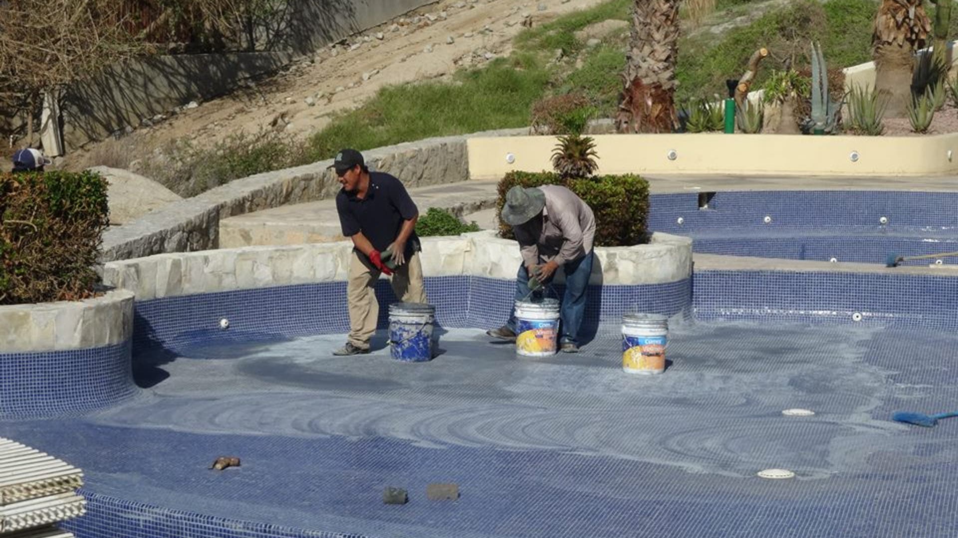 Hacienda_Encantada_making_repairs__4_