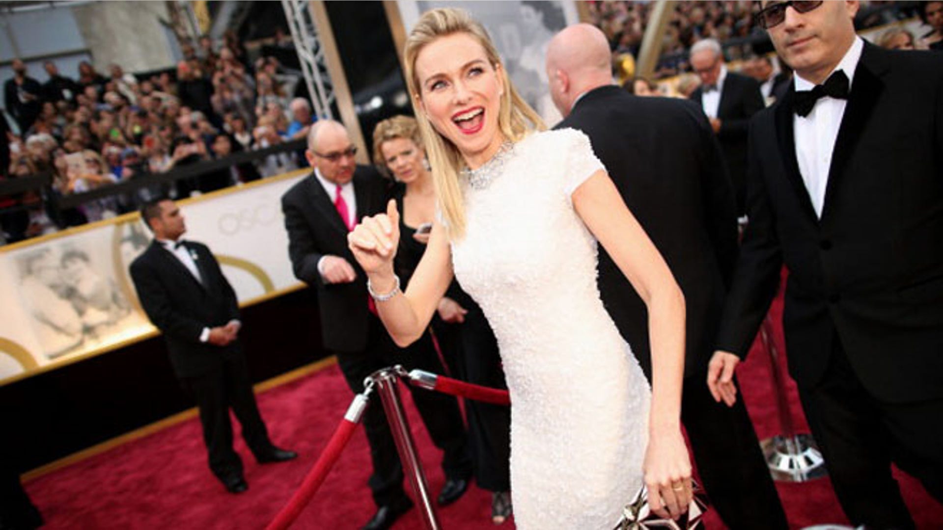 Naomi_Watts_Red_Carpet_86th_Oscars