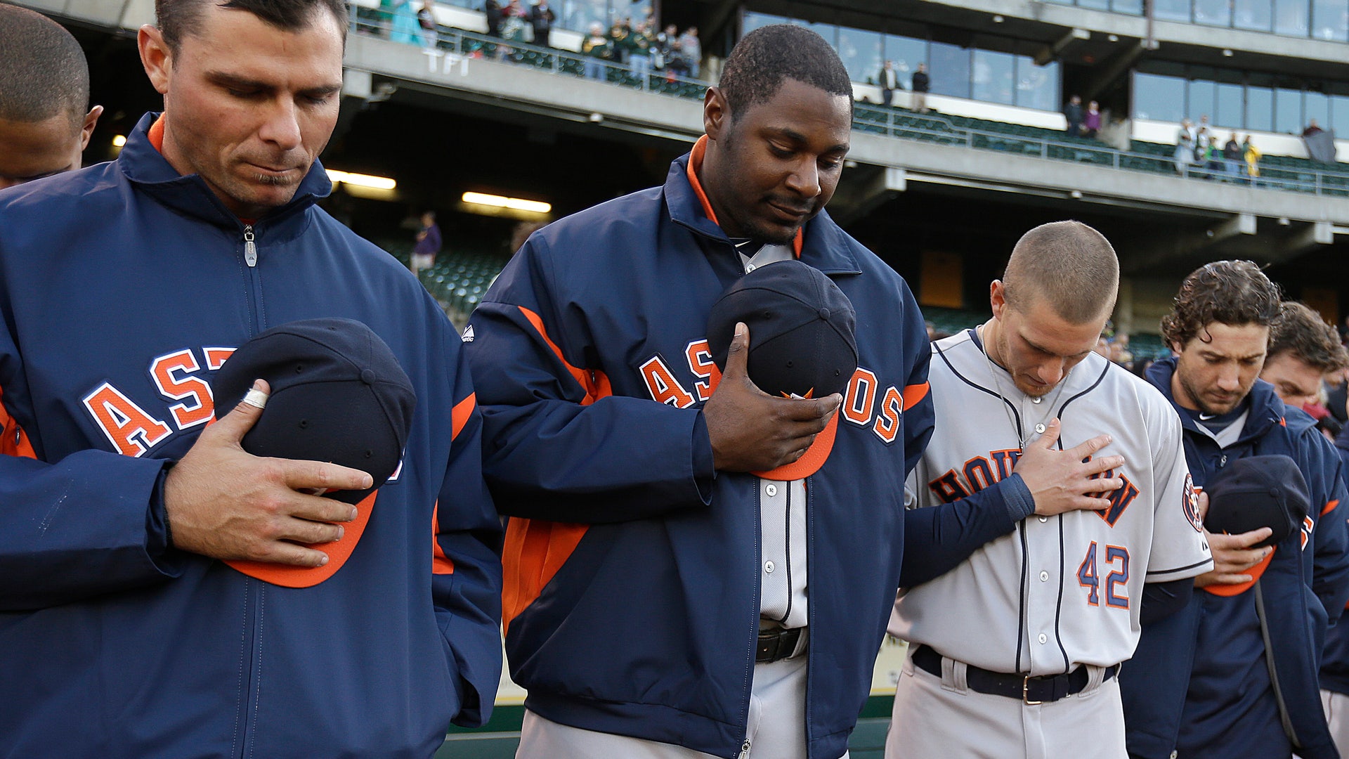 Astros_Athletics_Base_Grat