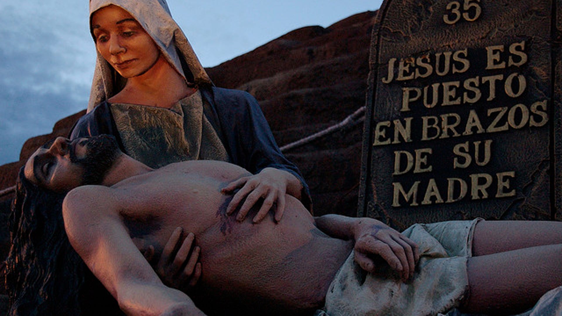 Tierra Santa Mary Holding Jesus
