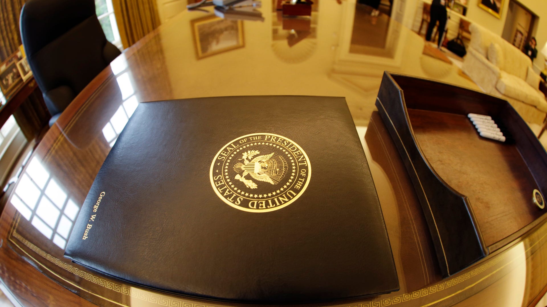 Bush_Library_Garc_12__b