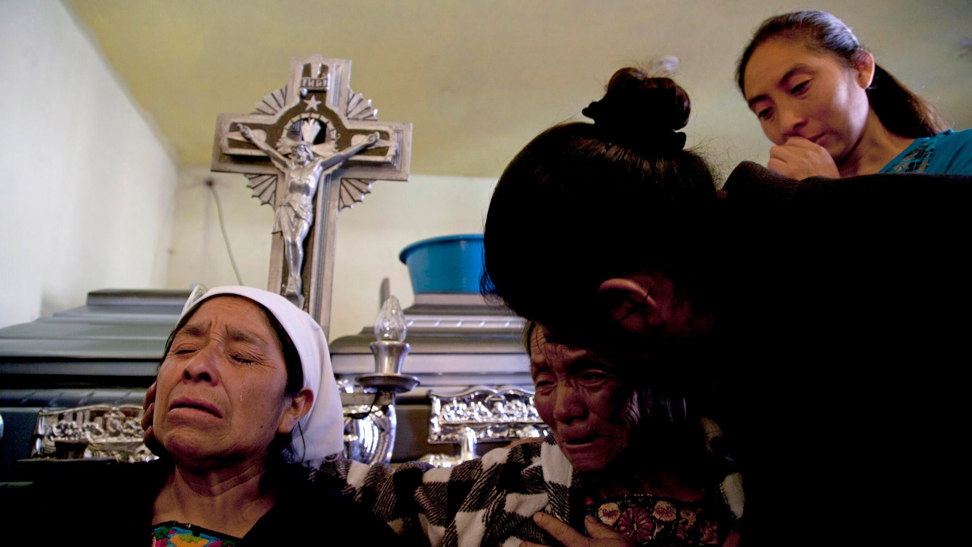 APTOPIX_Guatemala_Ear_Carr_4_