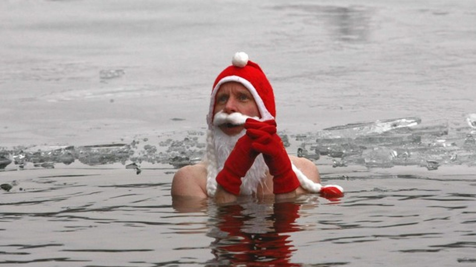 Santas_Around_World6