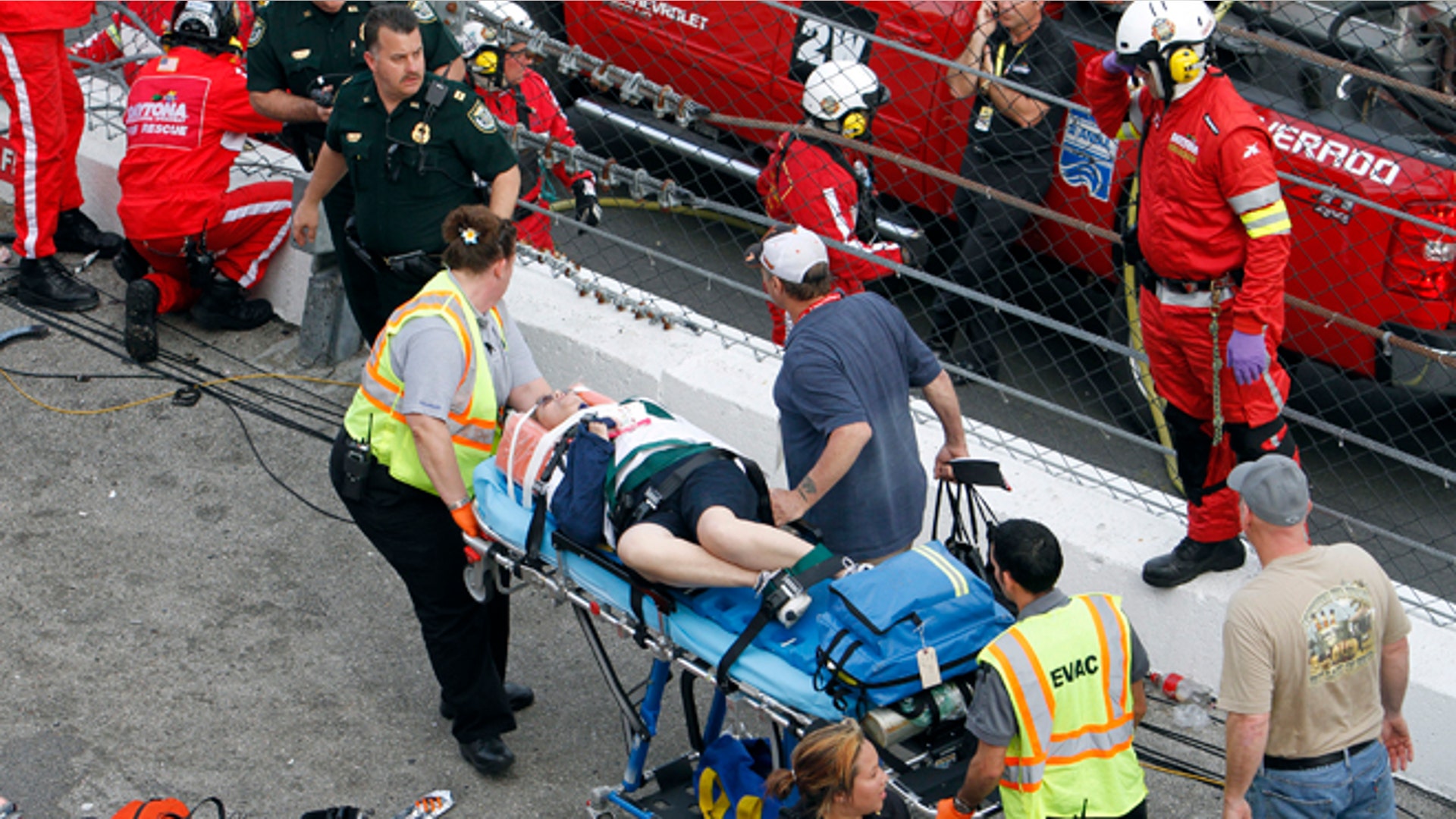 nascar_daytona_crash_223013_1