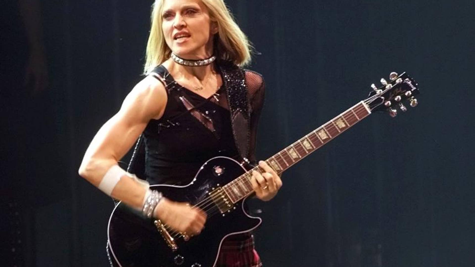 Goes Punk in Barcelona, 2001