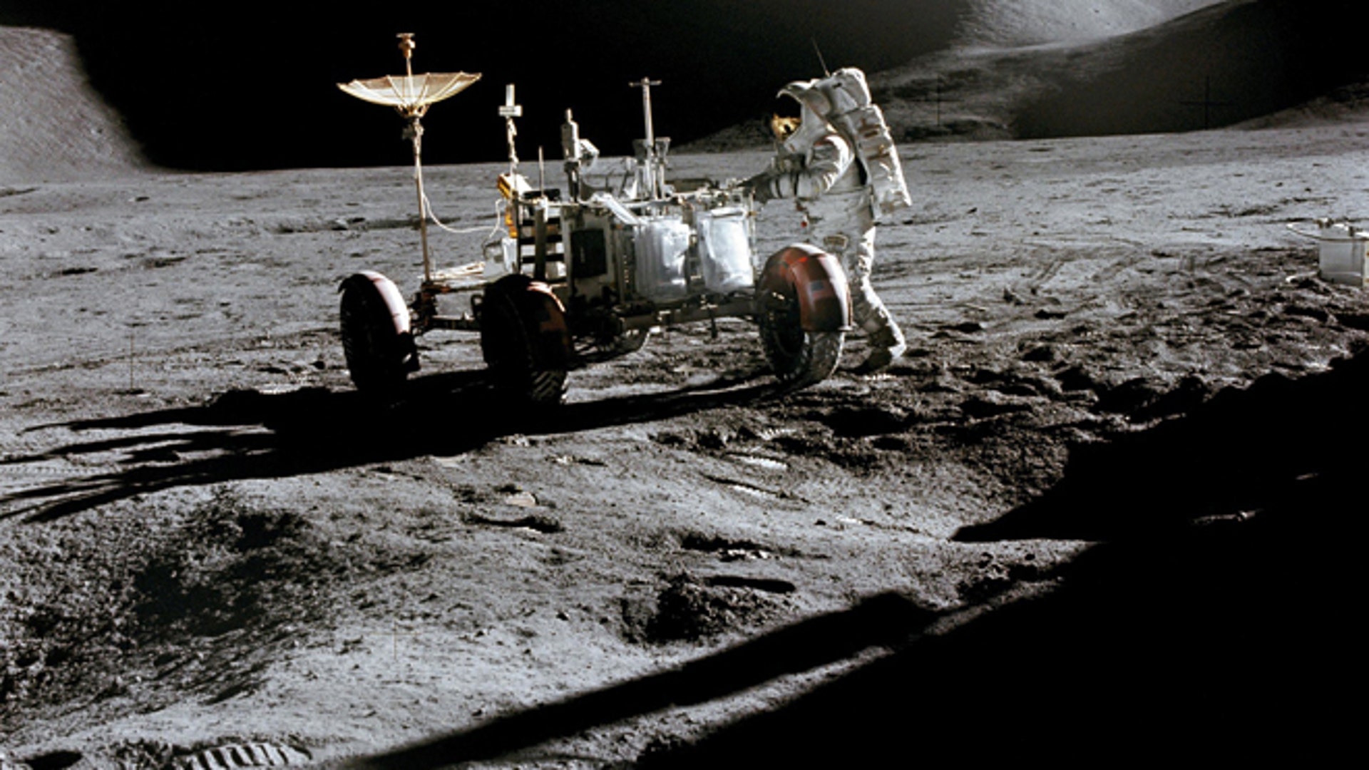 Шагаю по луне. Луноход Аполлон 15. Американские астронавты Аполлон 15. Аполло 15 на Луне. Дэвид Скотт на Луне.
