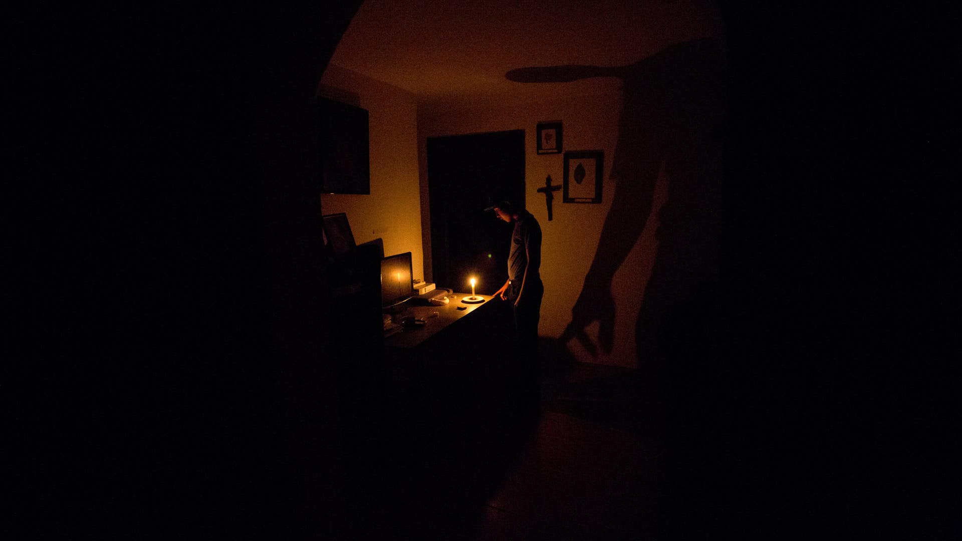 Venezuela_Fades_Black__2_