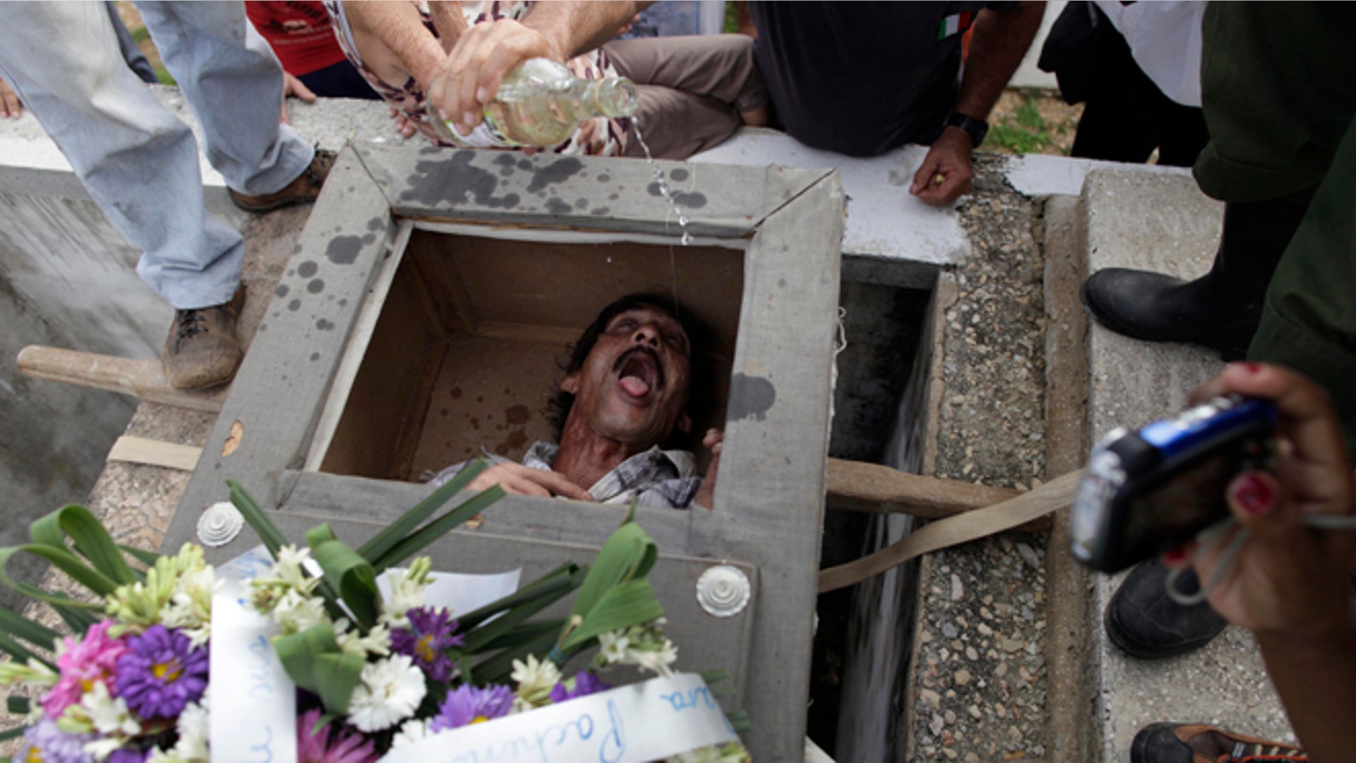 Cuba_Mock_Burial__2_