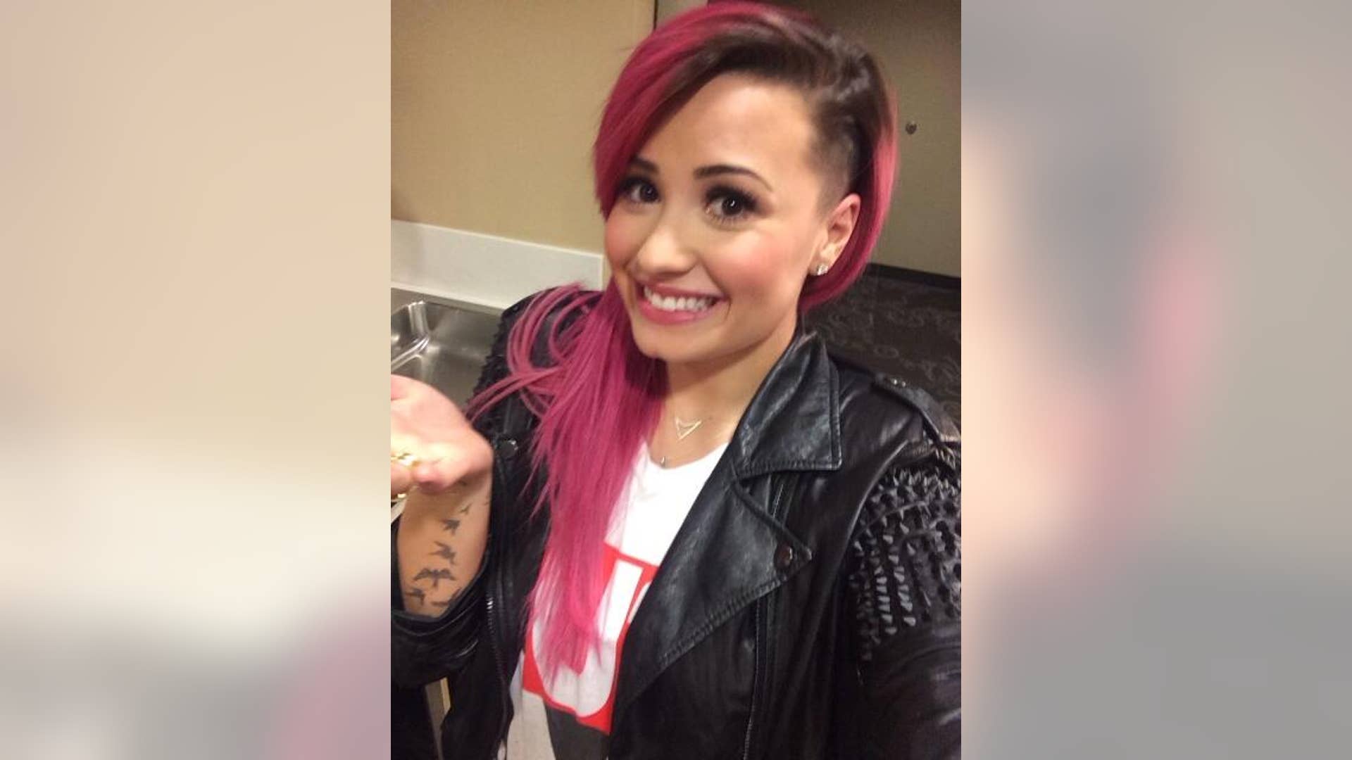 Demi_Lovato_Pink_Hair_Shave