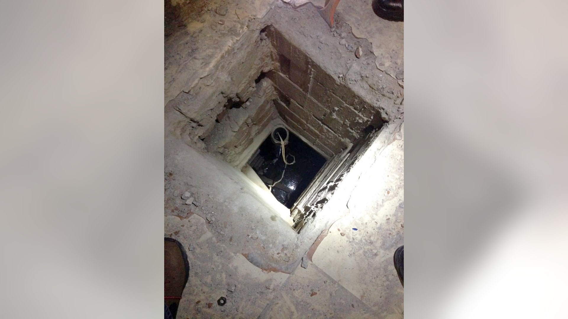 Football_Border_Tunnel__3_