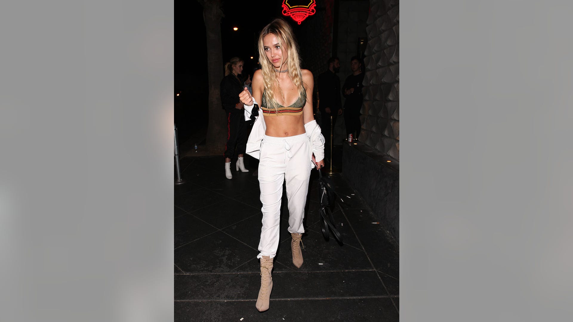 Delilah Belle Hamlin wears a bra top and shows off her midriff as she leaves The Blind Dragon in West Hollywood
<P>
Pictured: Delilah Belle Hamlin
<B>Ref: SPL1557063  170817  </B><BR/>
Picture by: Photographer Group / Splash News<BR/>
</P><P>
<B>Splash News and Pictures</B><BR/>
Los Angeles:310-821-2666<BR/>
New York:212-619-2666<BR/>
London:870-934-2666<BR/>
photodesk@splashnews.com<BR/>
</P>