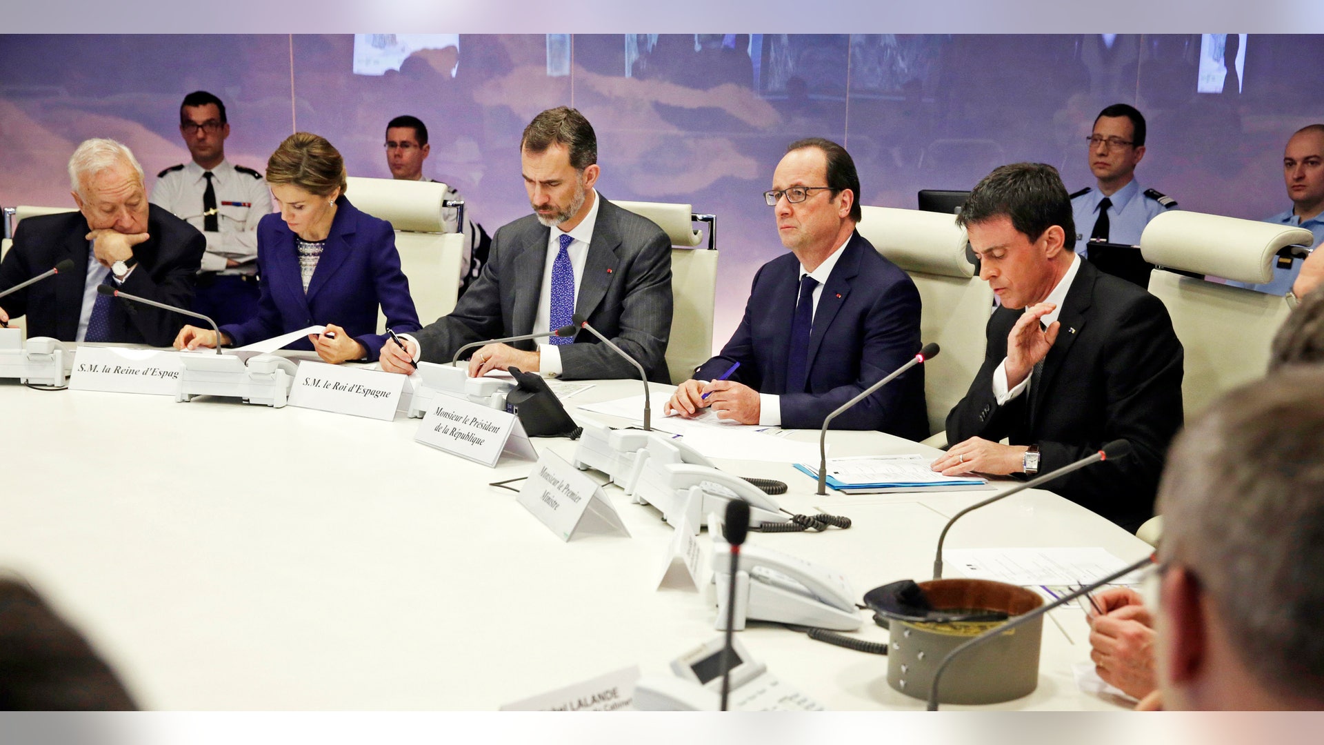 France_Spain_Plane_Cr_Garc__2_