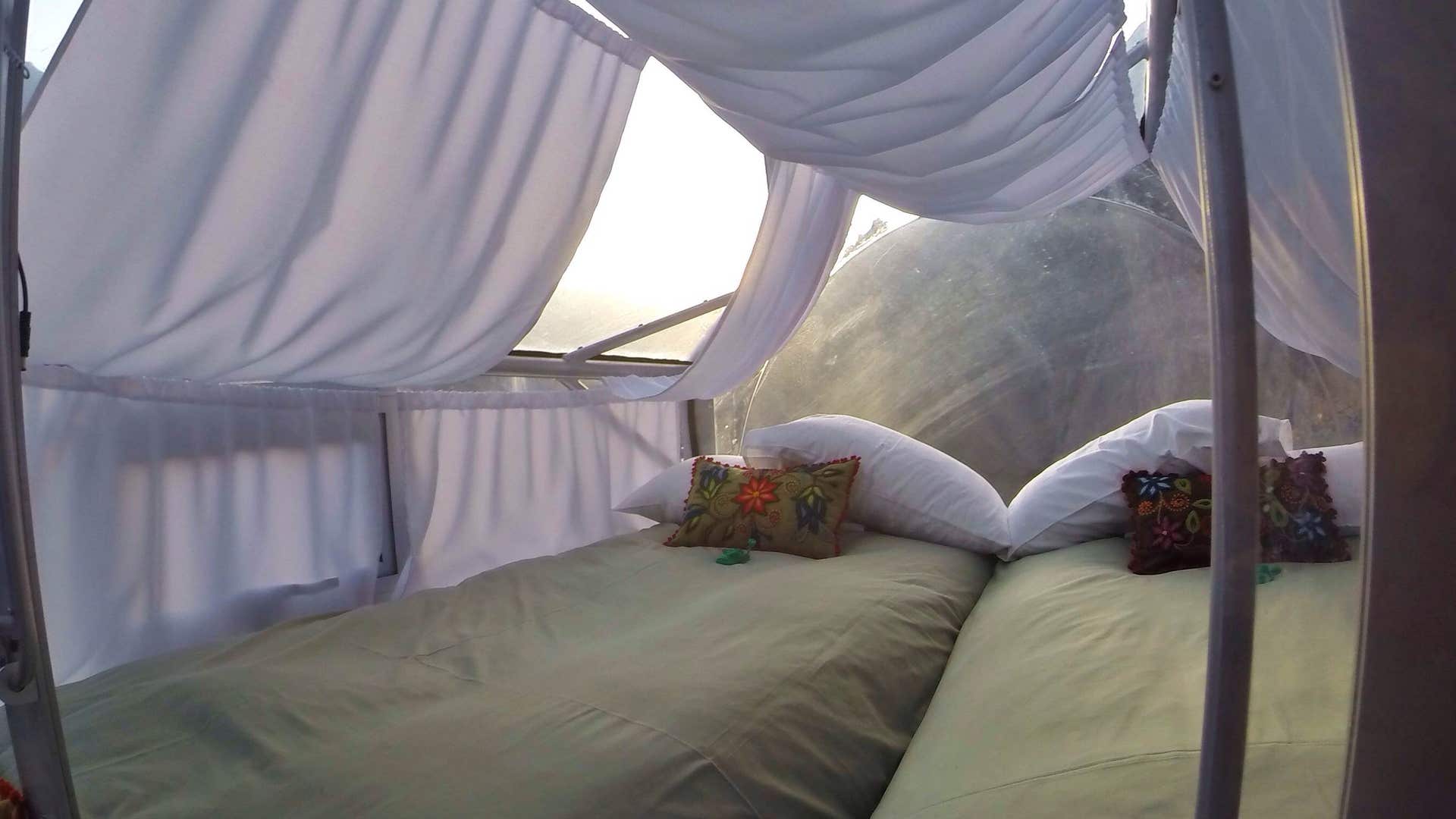 Cozy suspended hotel room