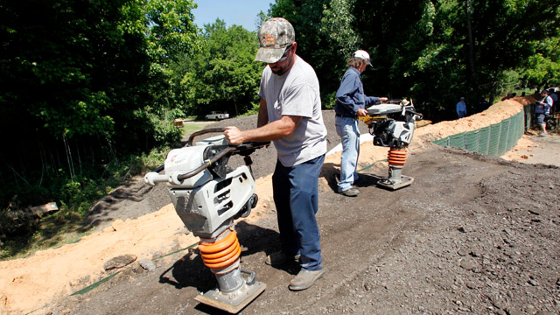 Workers_reinforce_Hesco_baskets