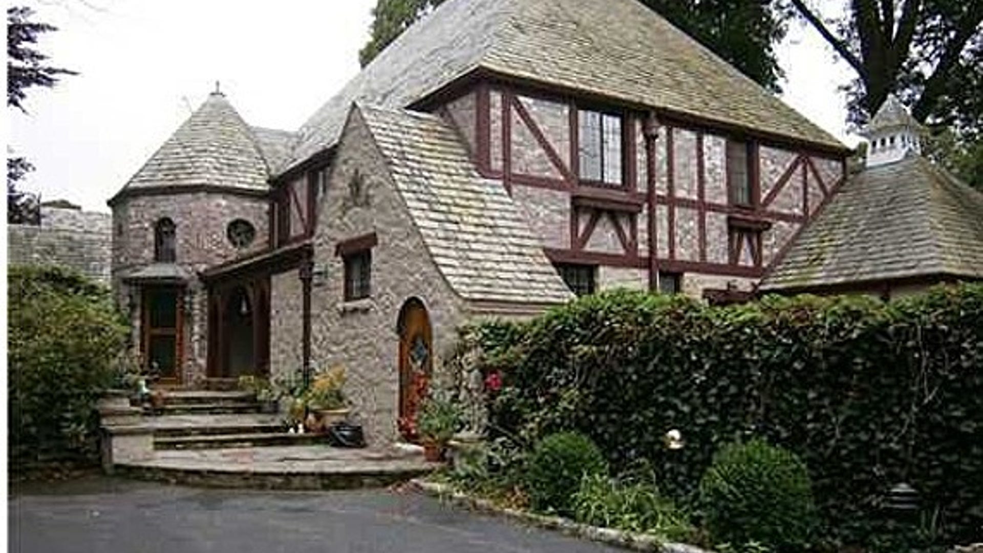 934_Orange_Center_Rd_Orange_CT_e1311110405524