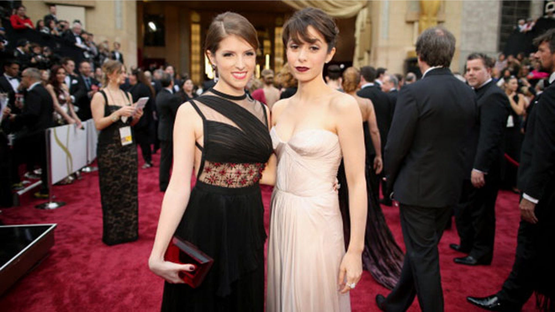 Cristin_Milioti_and_Anna_Kendrick_Red_Carpet_86th_Oscars