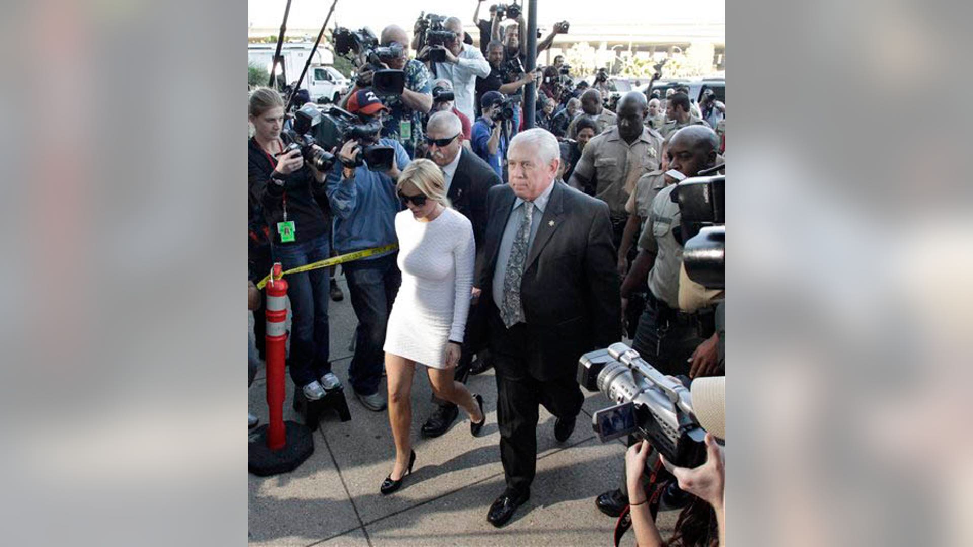 Lindsay Court Entrance 