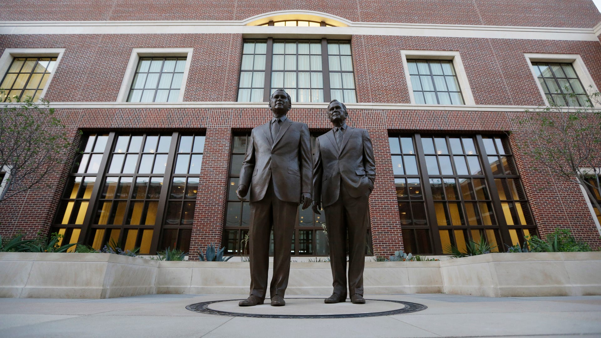 Bush_Library_Garc_6__h