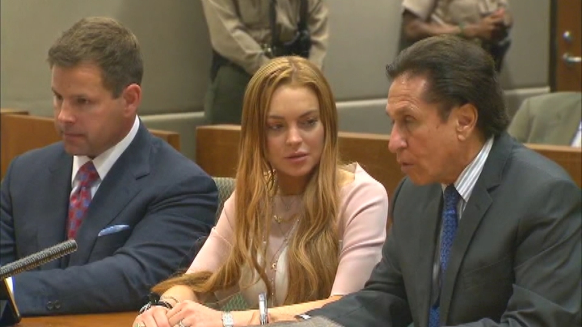 Lindsay_Lohan_court_grab