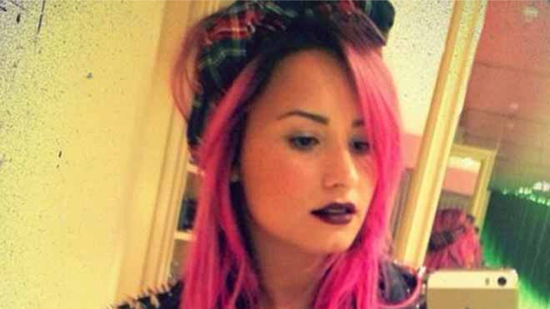 Demi_Lovato_Pink_Hair_Twitter
