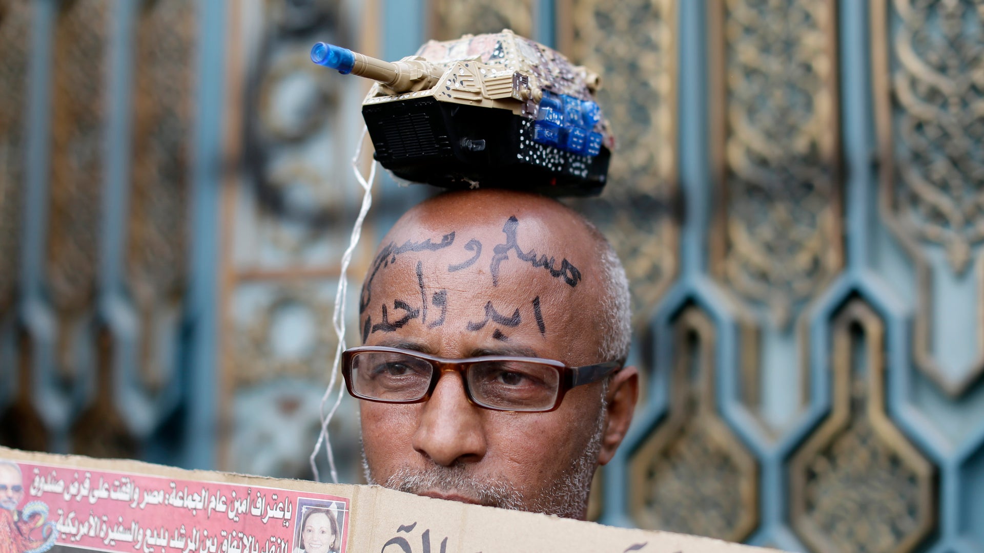 Mideast_Egypt_Angu__5_