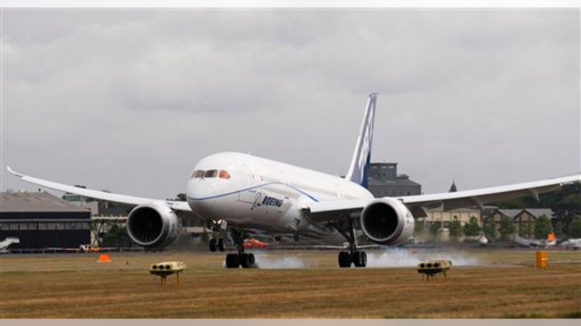 A Dreamliner Lands