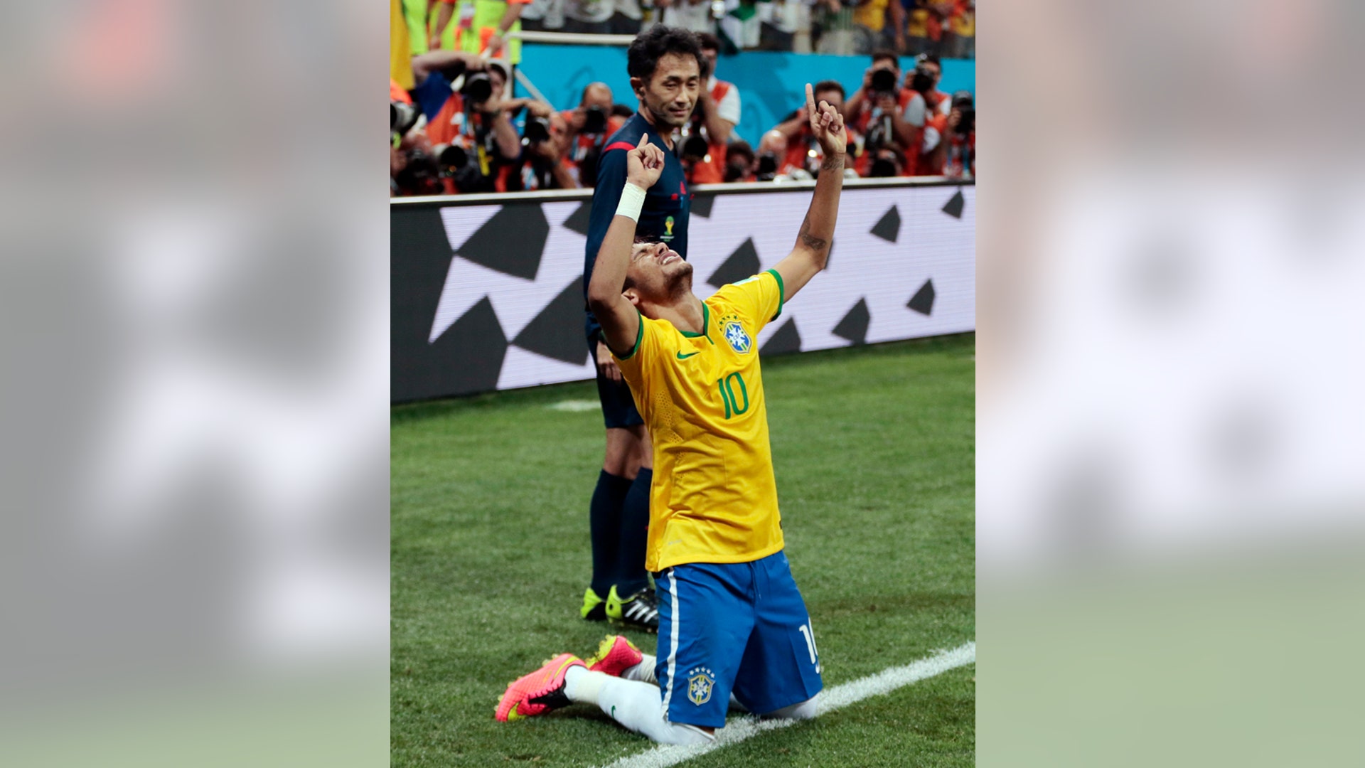 AP_Neymar_on_his_Knees