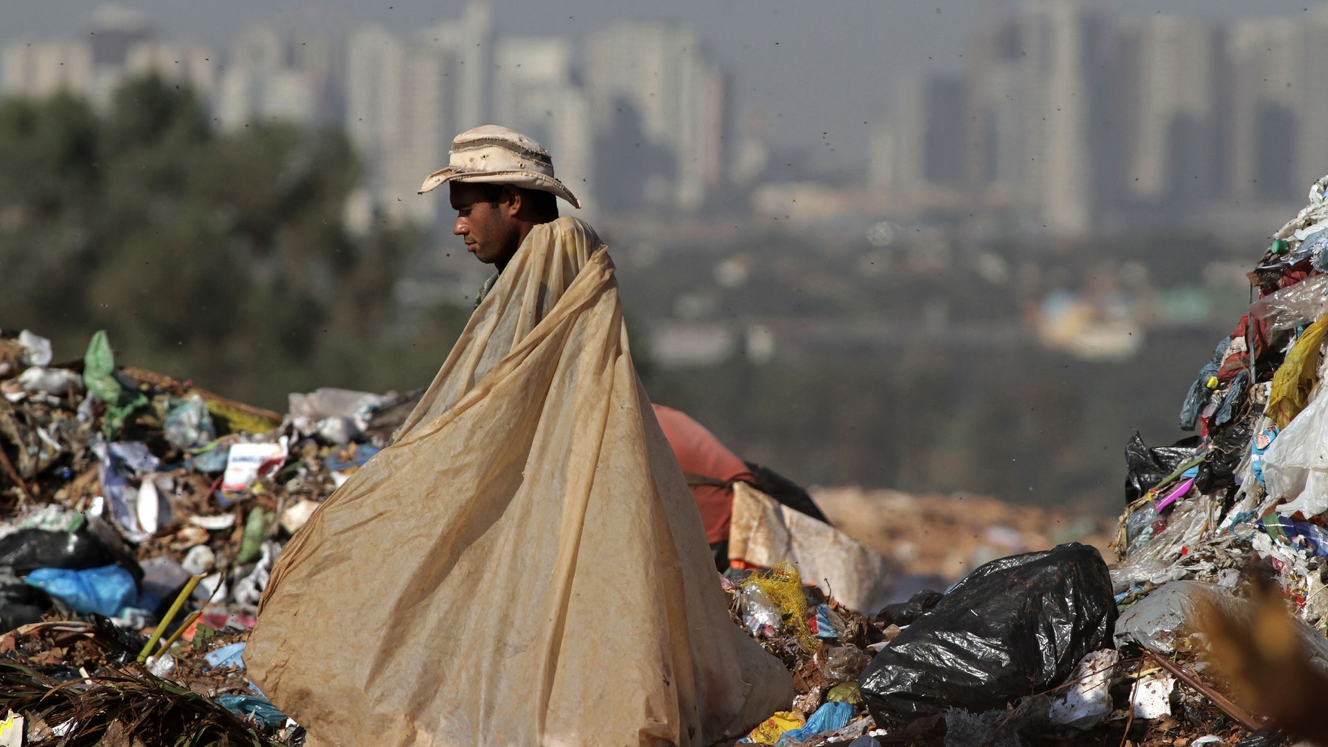 APTOPIX_Brazil_Trash__Vros