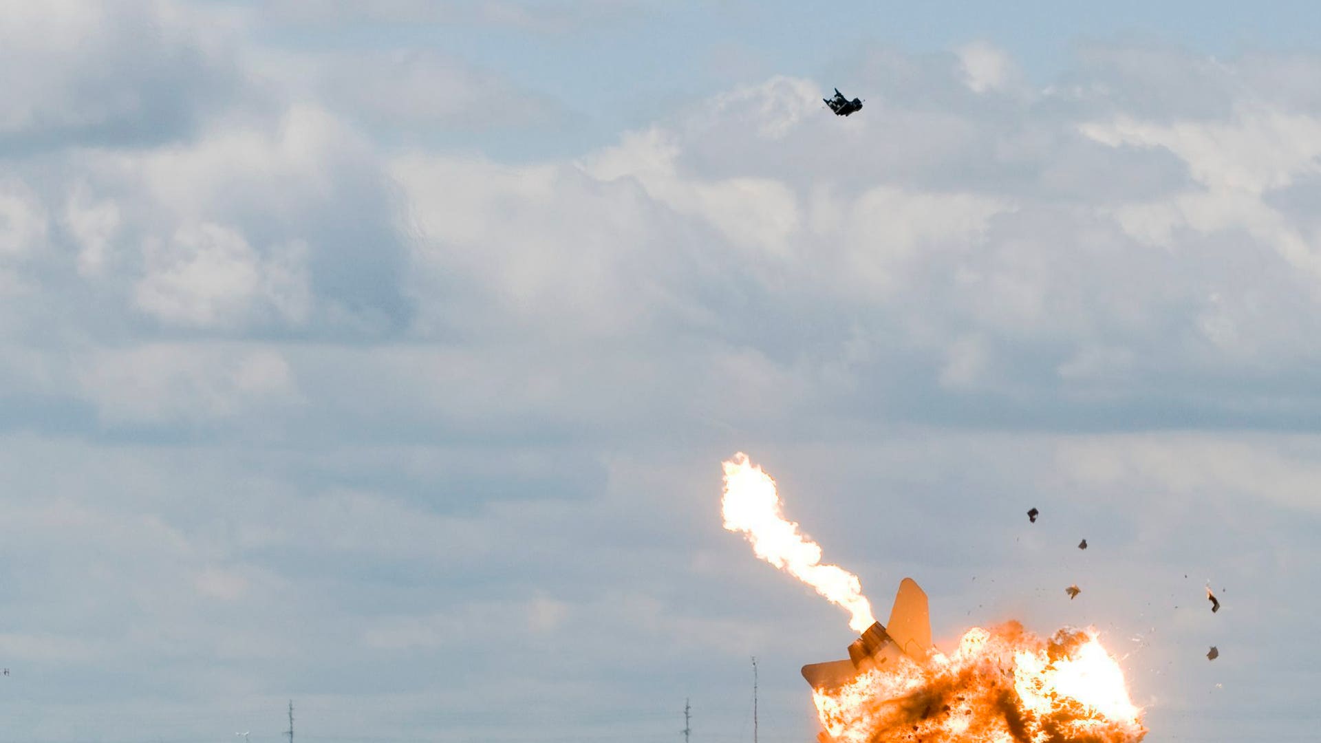 Pilot Ejects Before Crash