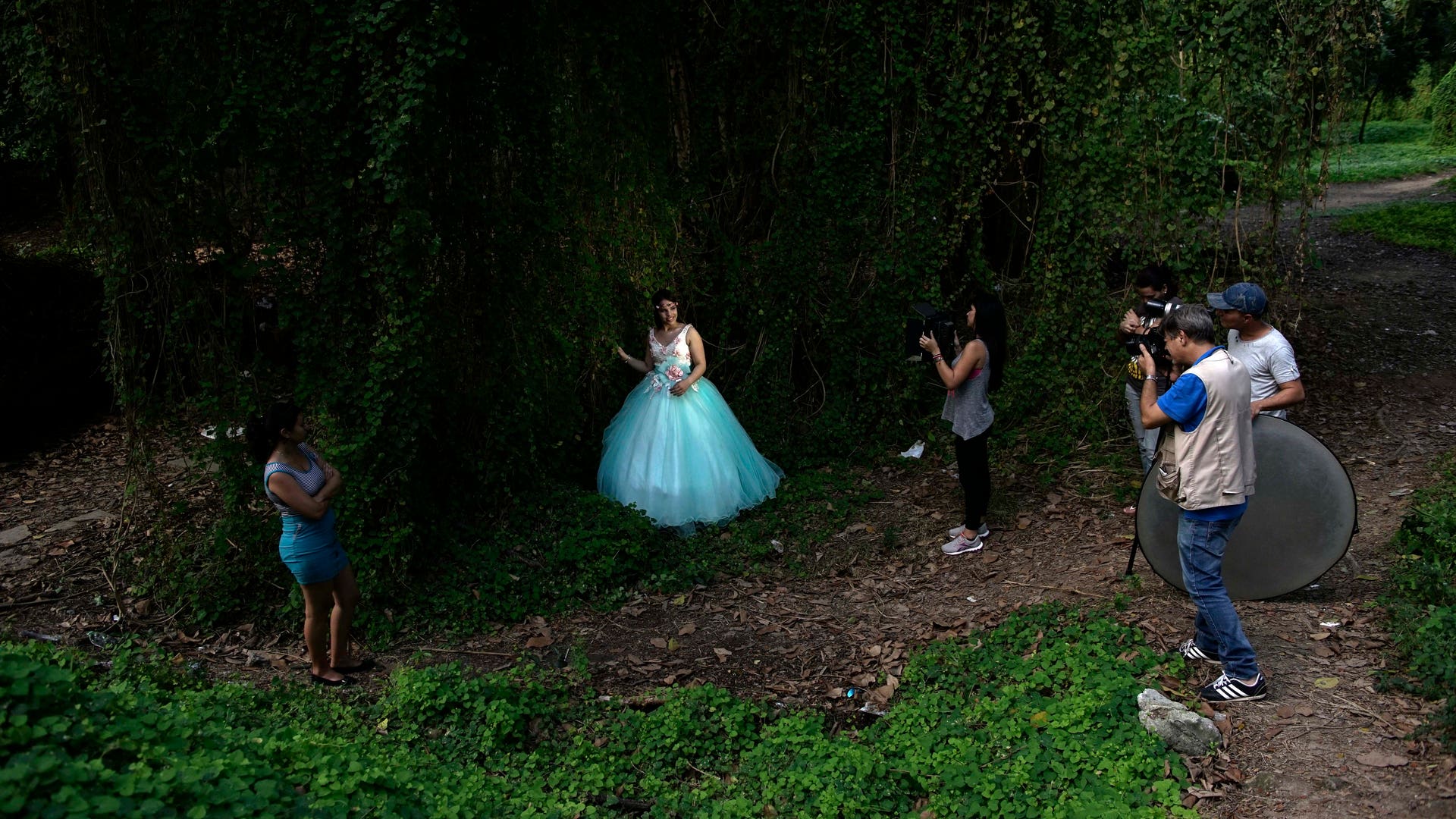 Pictures of a thriving new Cuban tradition: 'quinceañera' parties | Fox ...