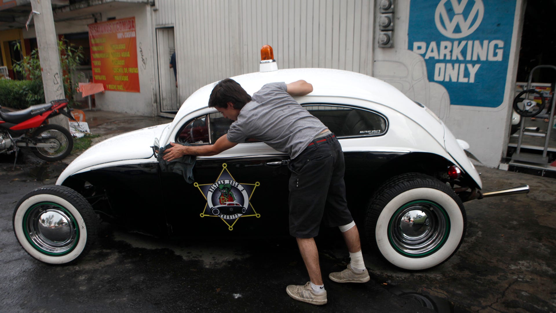 APTOPIX_Mexico_VW_Bee_Vros__1_