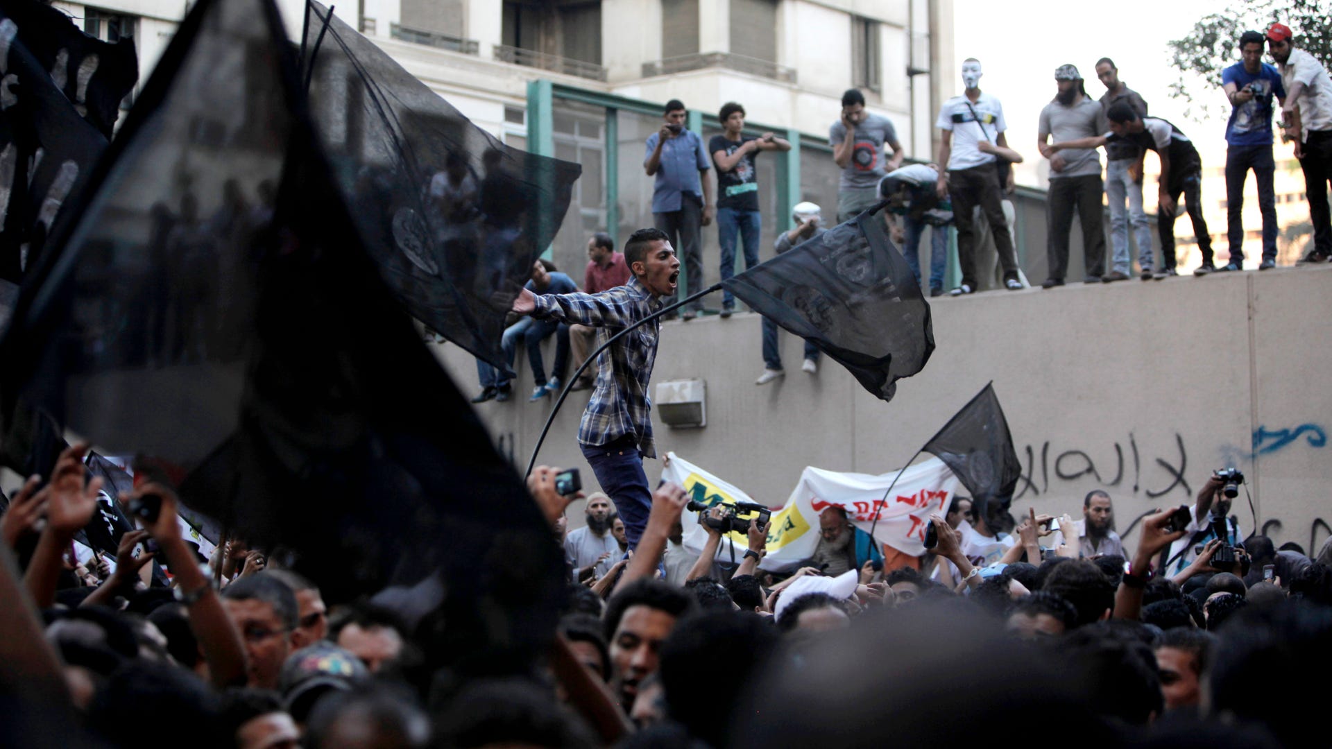 APTOPIX_Mideast_Egypt_Angu__2_