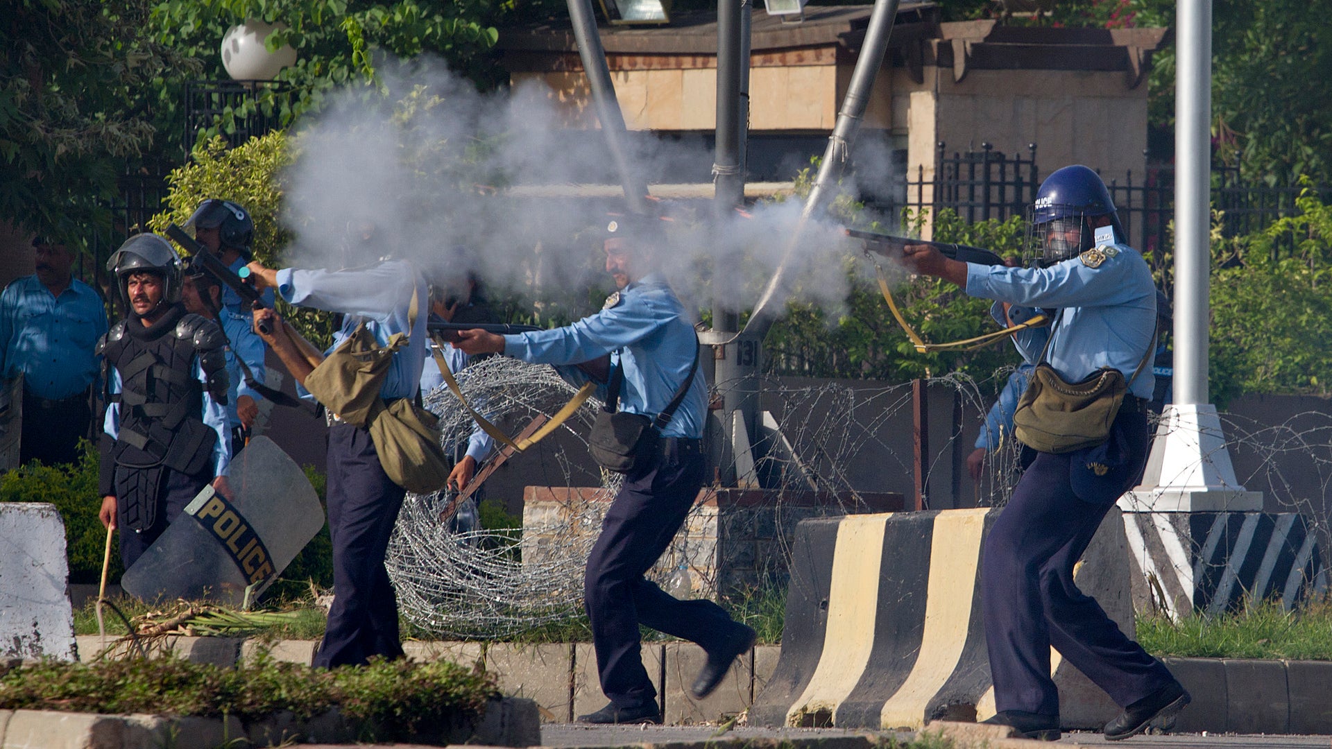 APTOPIX_Pakistan_US_P_Bake__3_