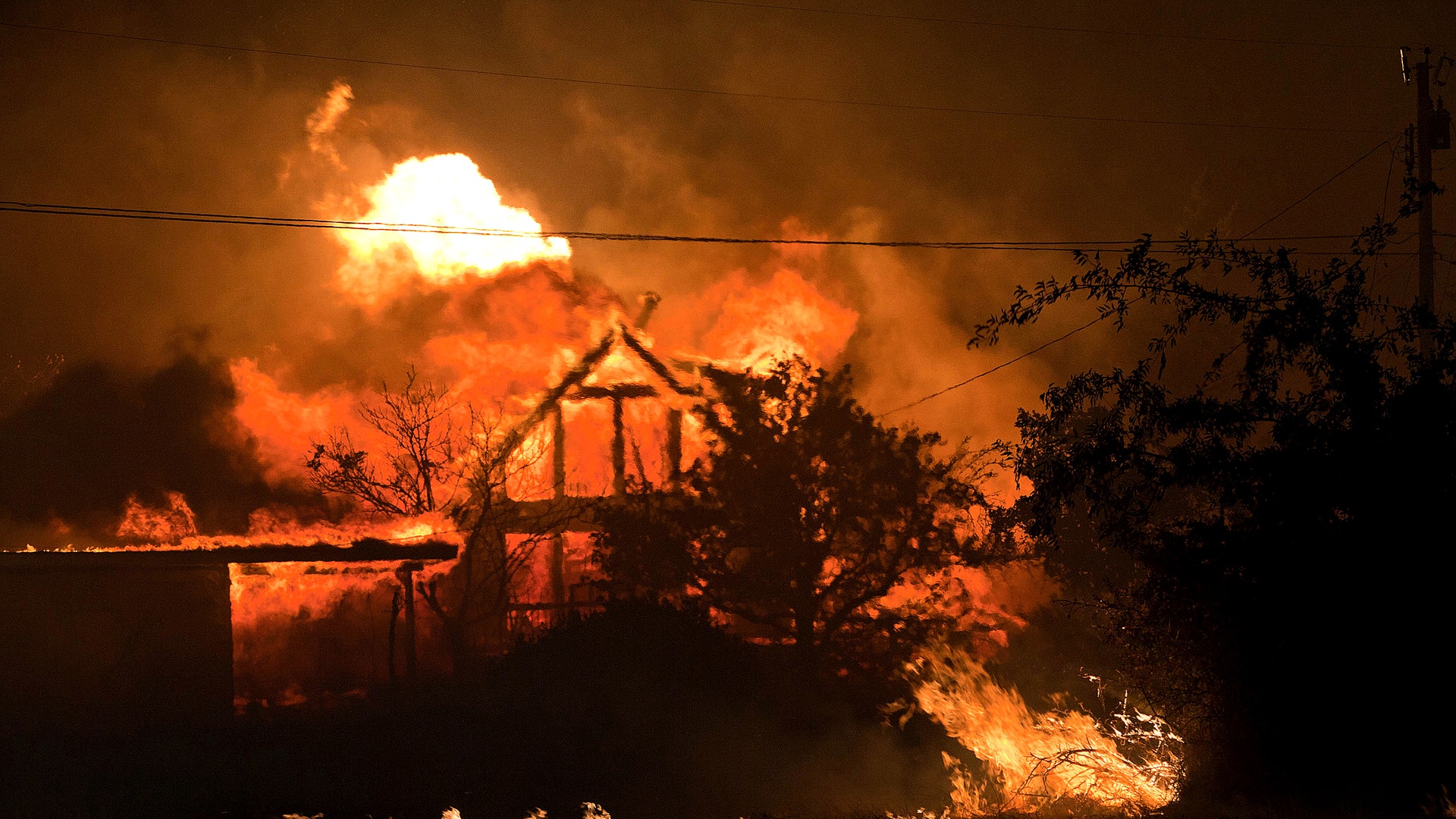 APTOPIX_Wildfires_Ari_Vros__2_