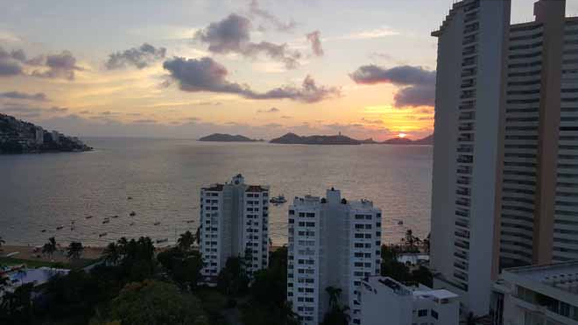 Acapulco_sky_and_landscape3