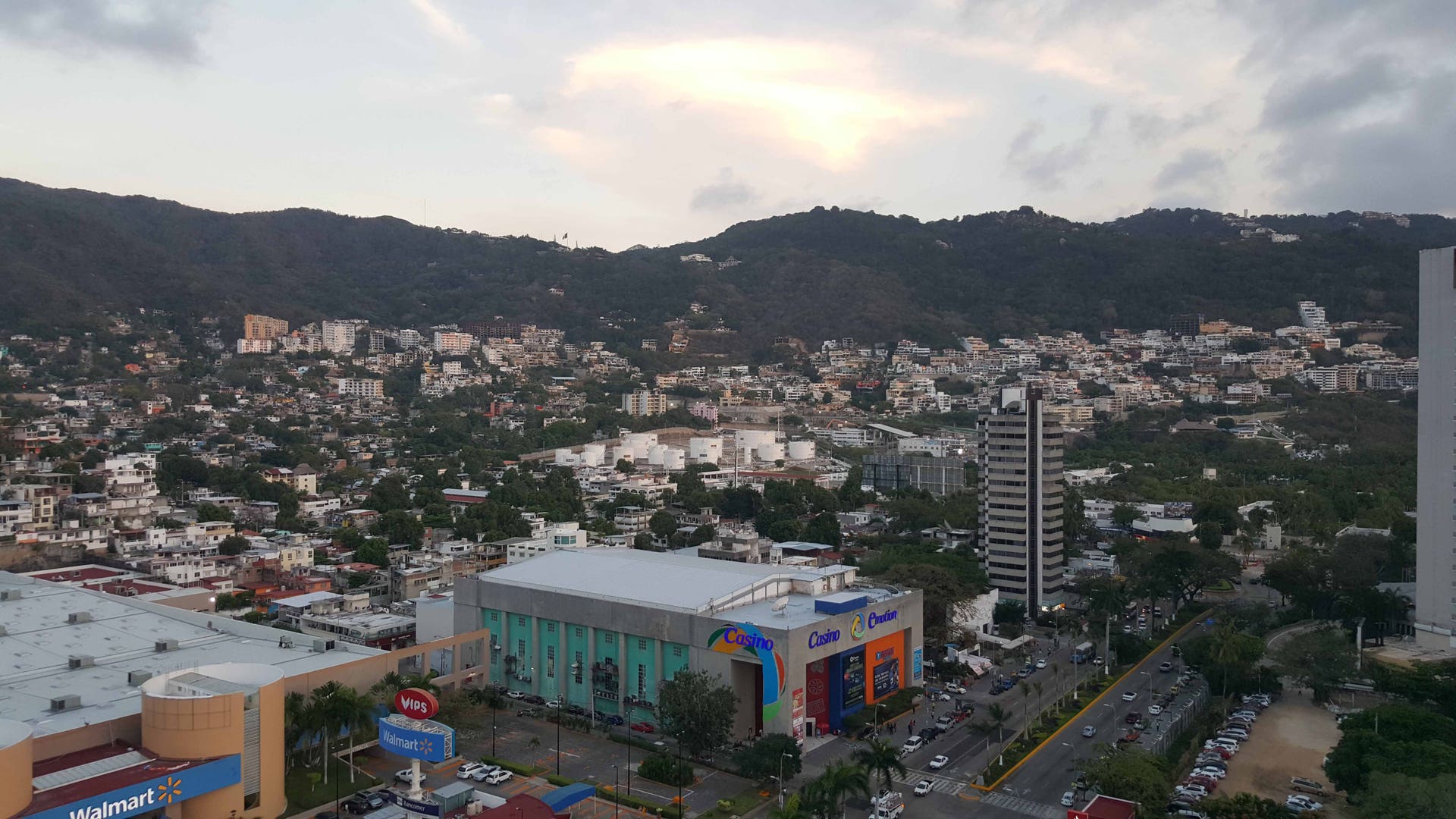 Acapulco_skyline2
