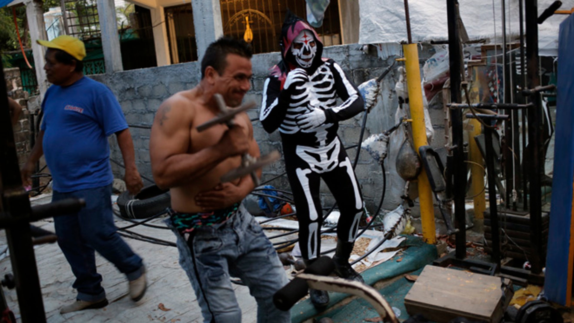 Acapulco_under_seige__10_