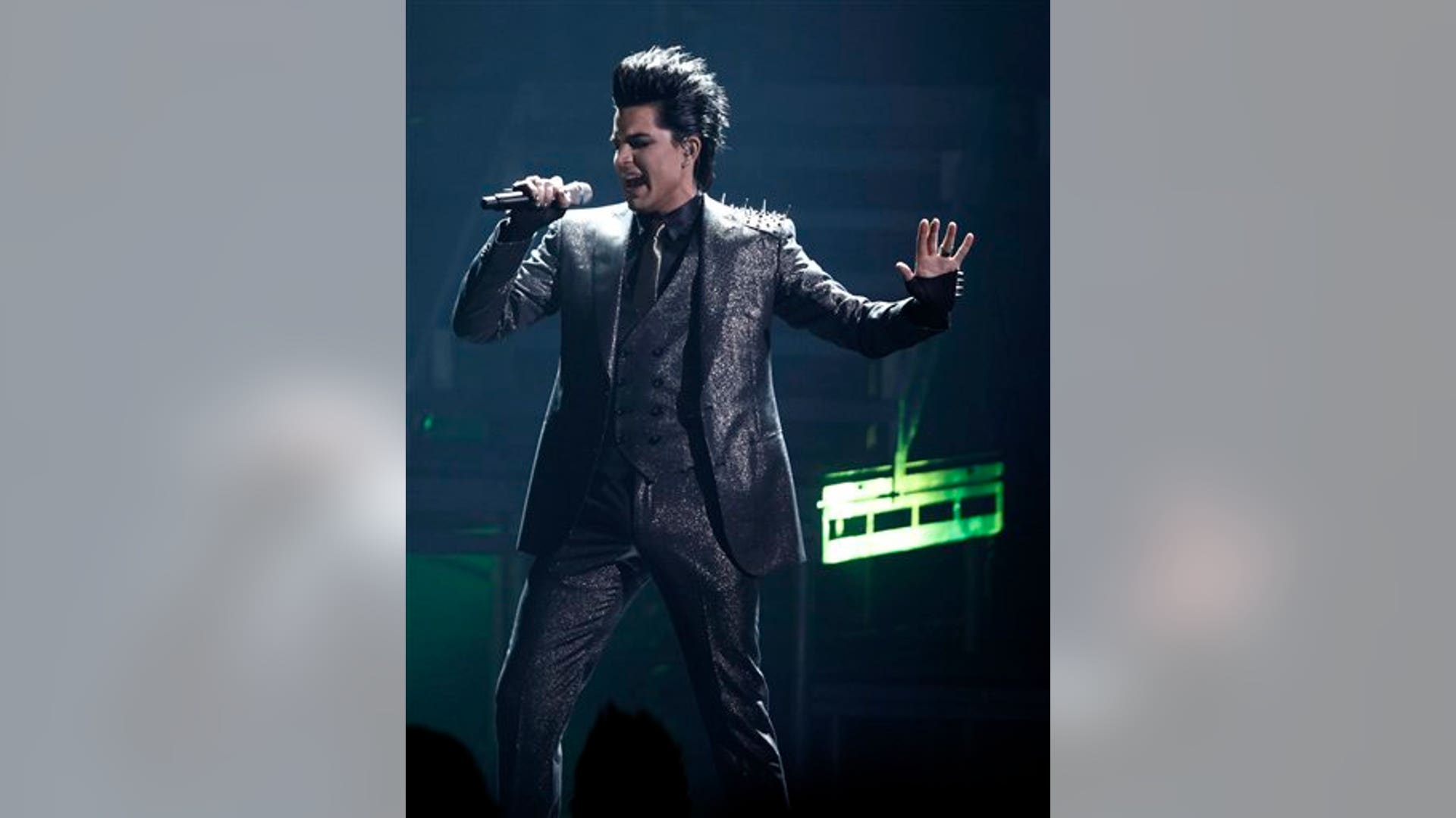 Adam_Lambert_AMA_Performance1