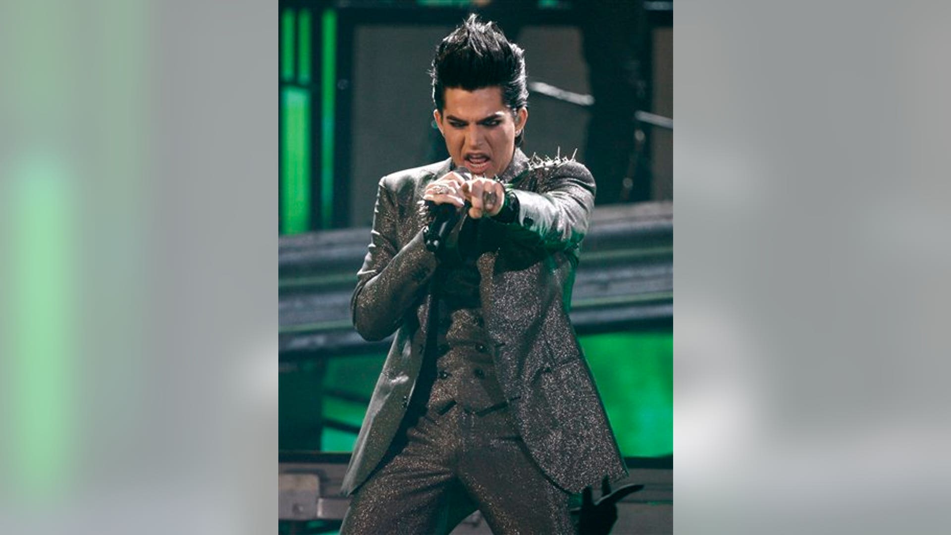 Adam_Lambert_AMA_Performance3