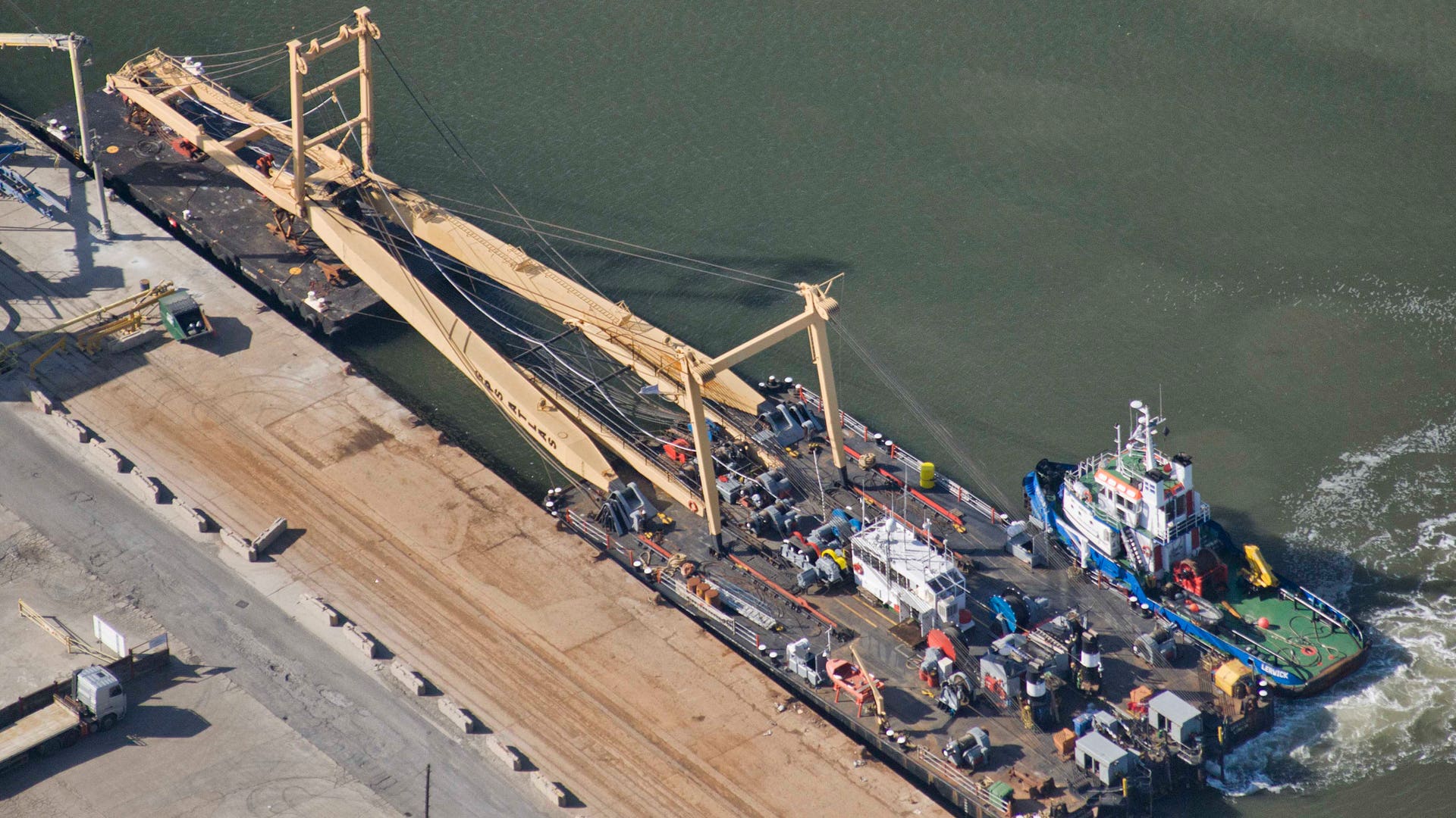 Aerial_photo_of_lift_platform_preparing_at_Chatham