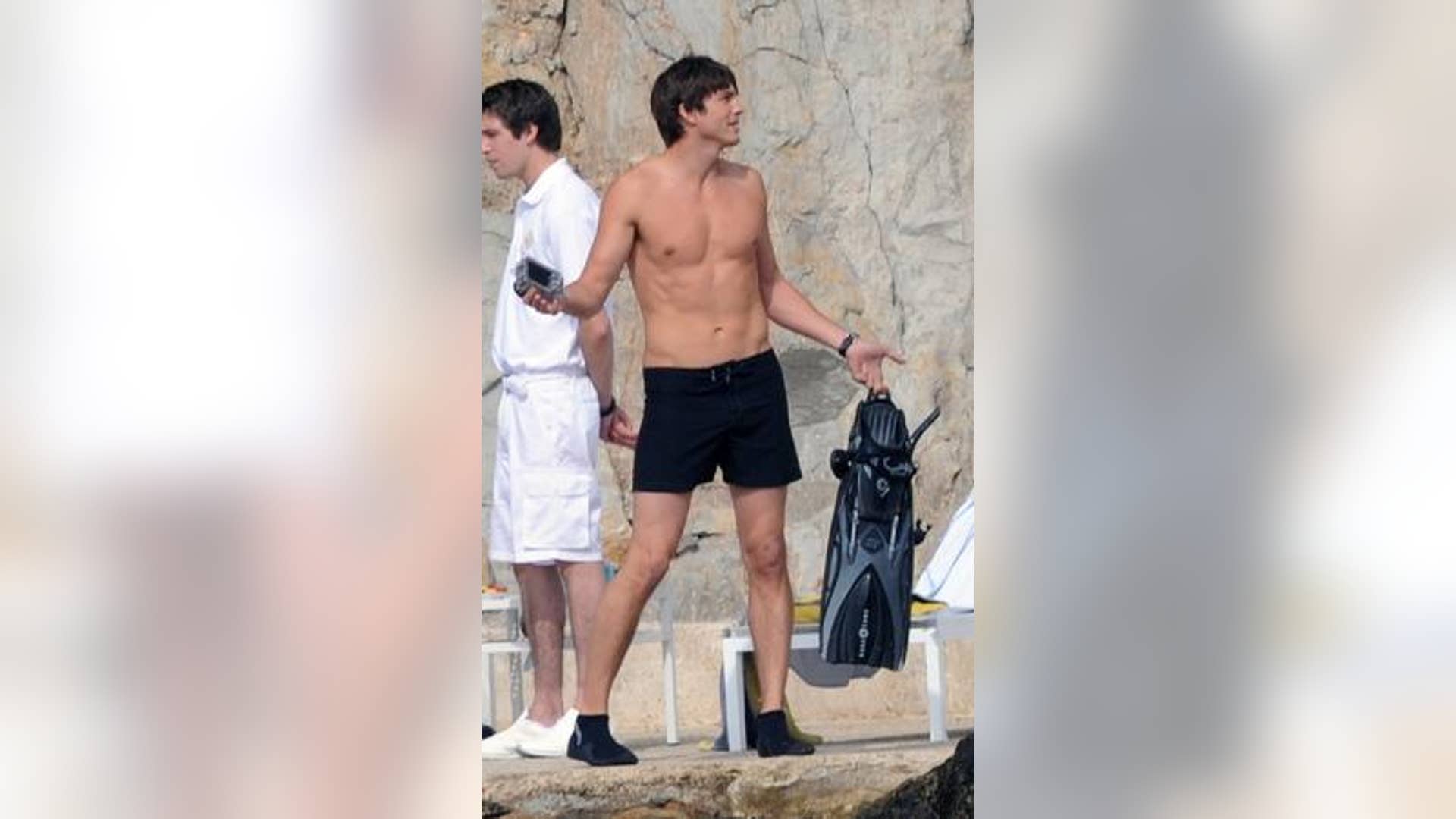 Ashton_Kutcher_abs