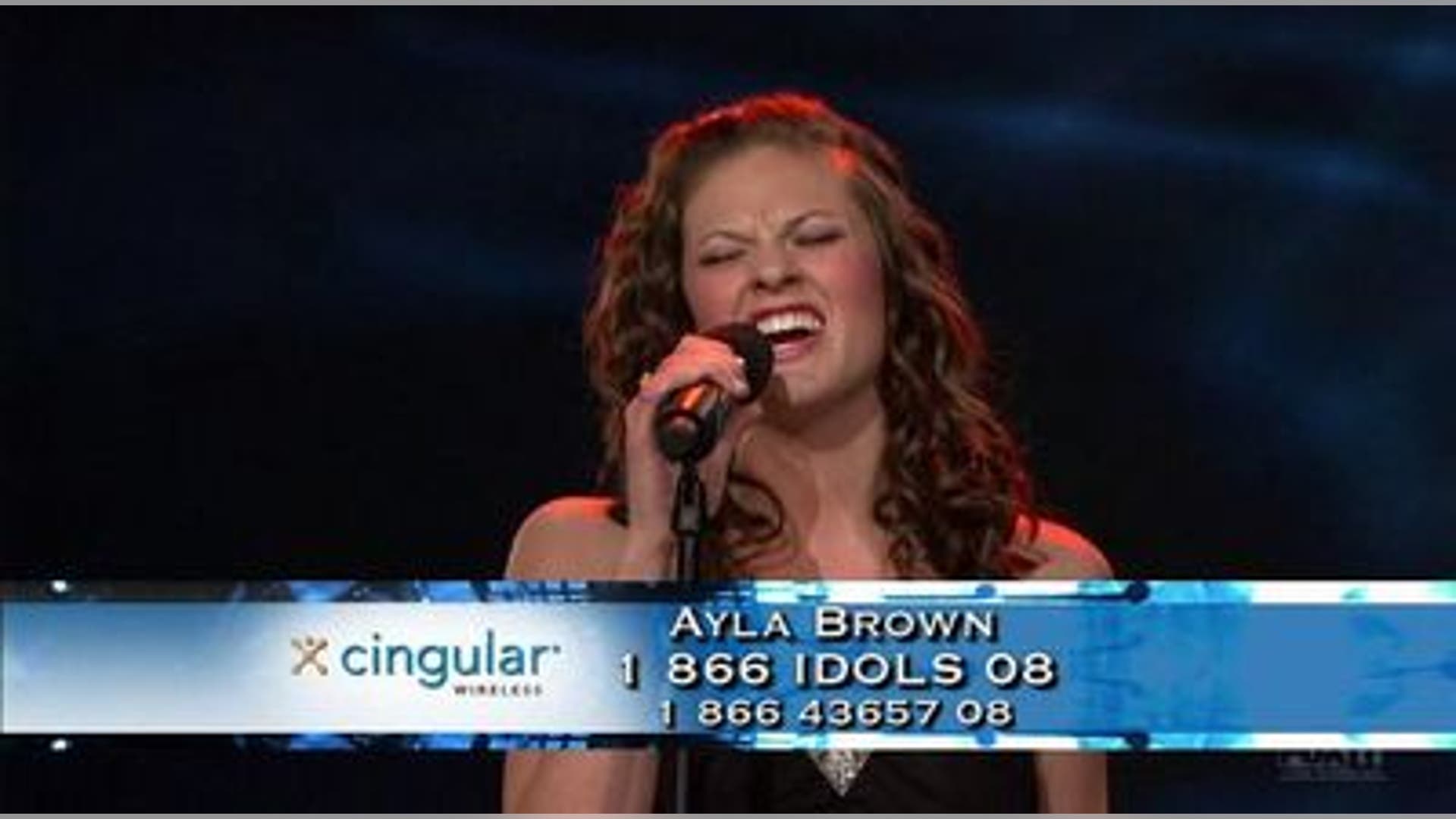 Ayla_Singing_on_Idol