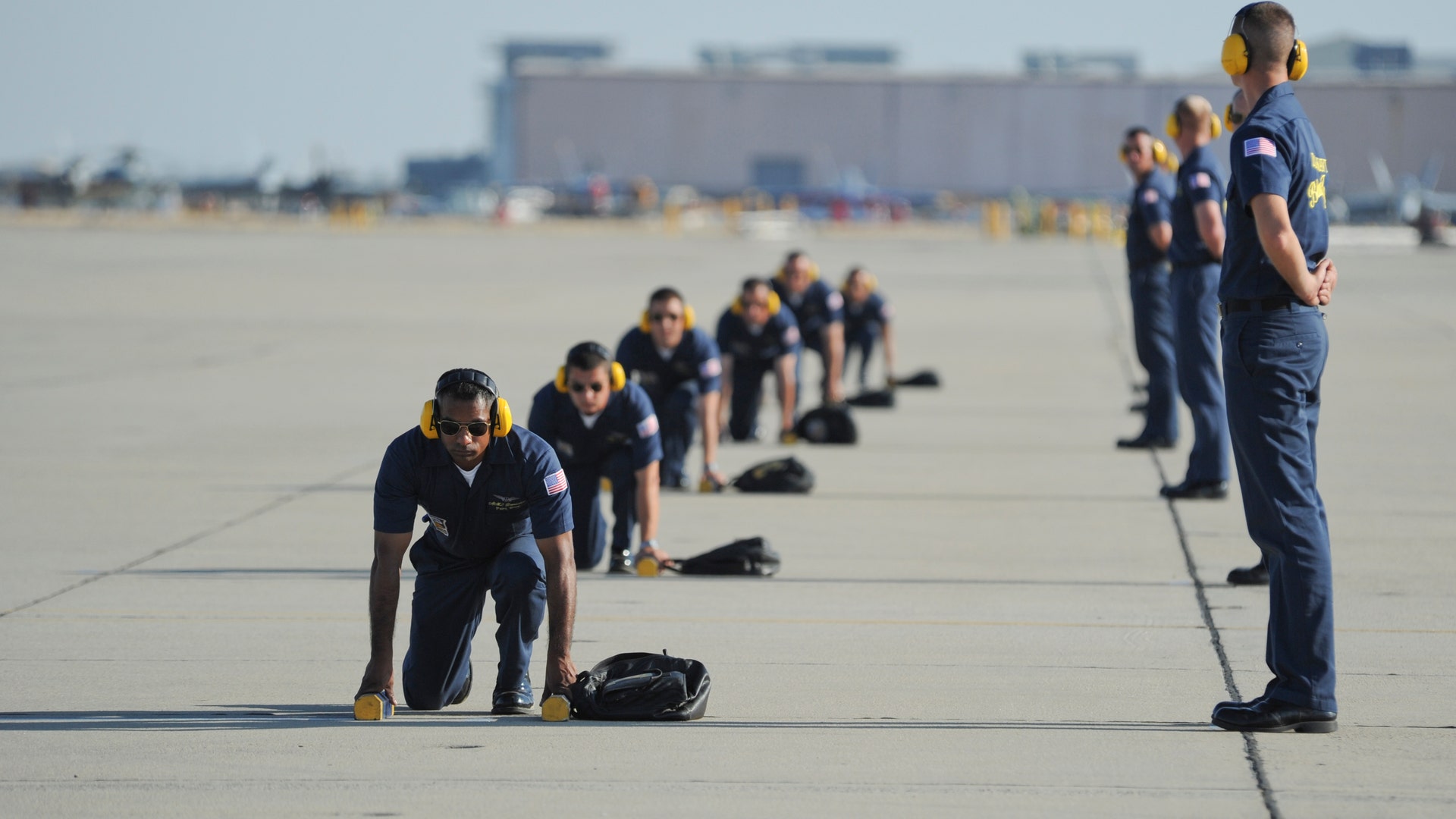 Blue_Angels_soar_at_air_show_3