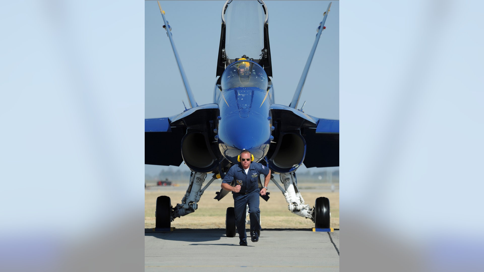 Blue_Angels_soar_at_air_show_5