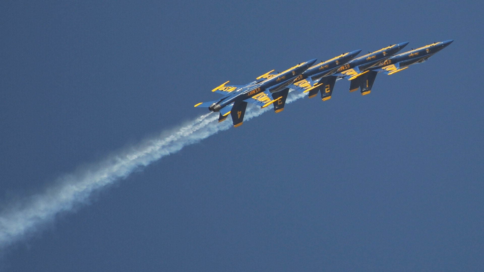 Blue_Angels_soar_at_air_show