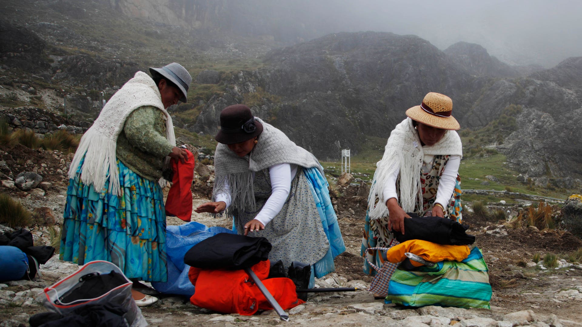 Bolivia_Cholita_Mount_Vros