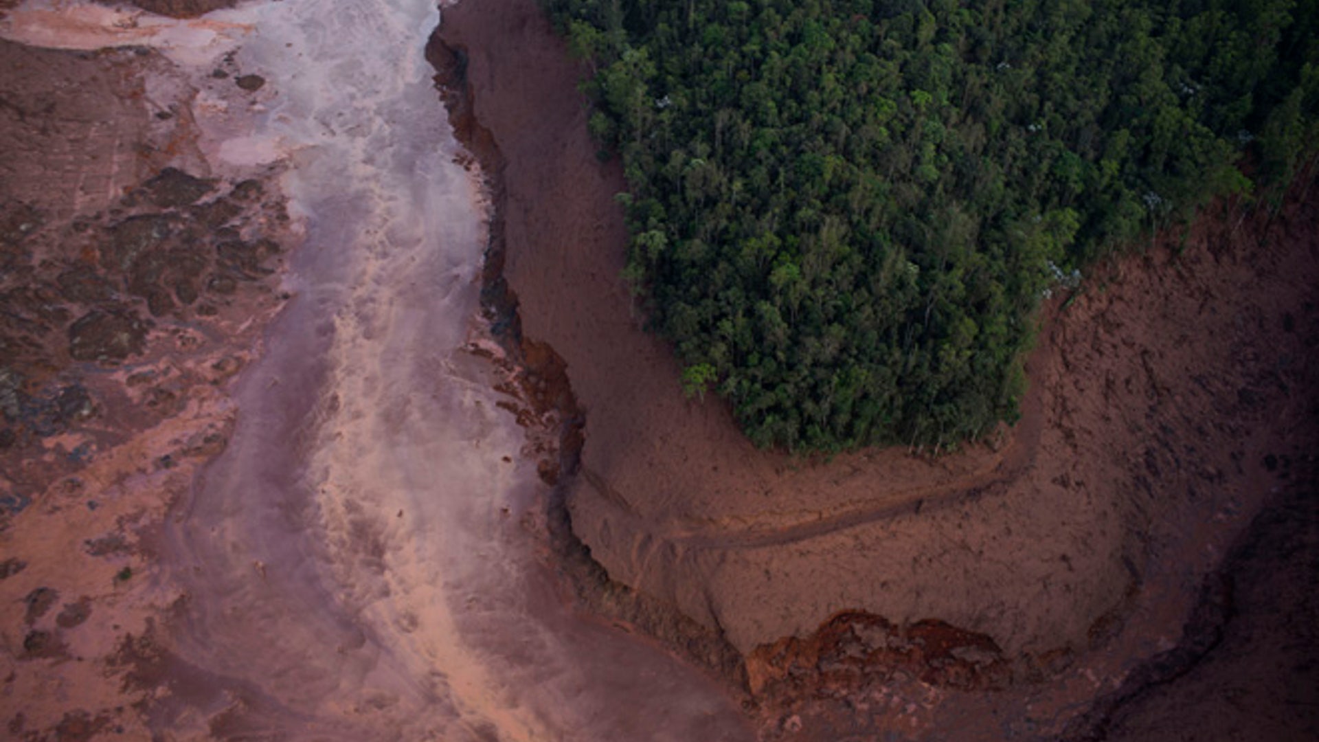 Brazil_Dam_Bursts_12