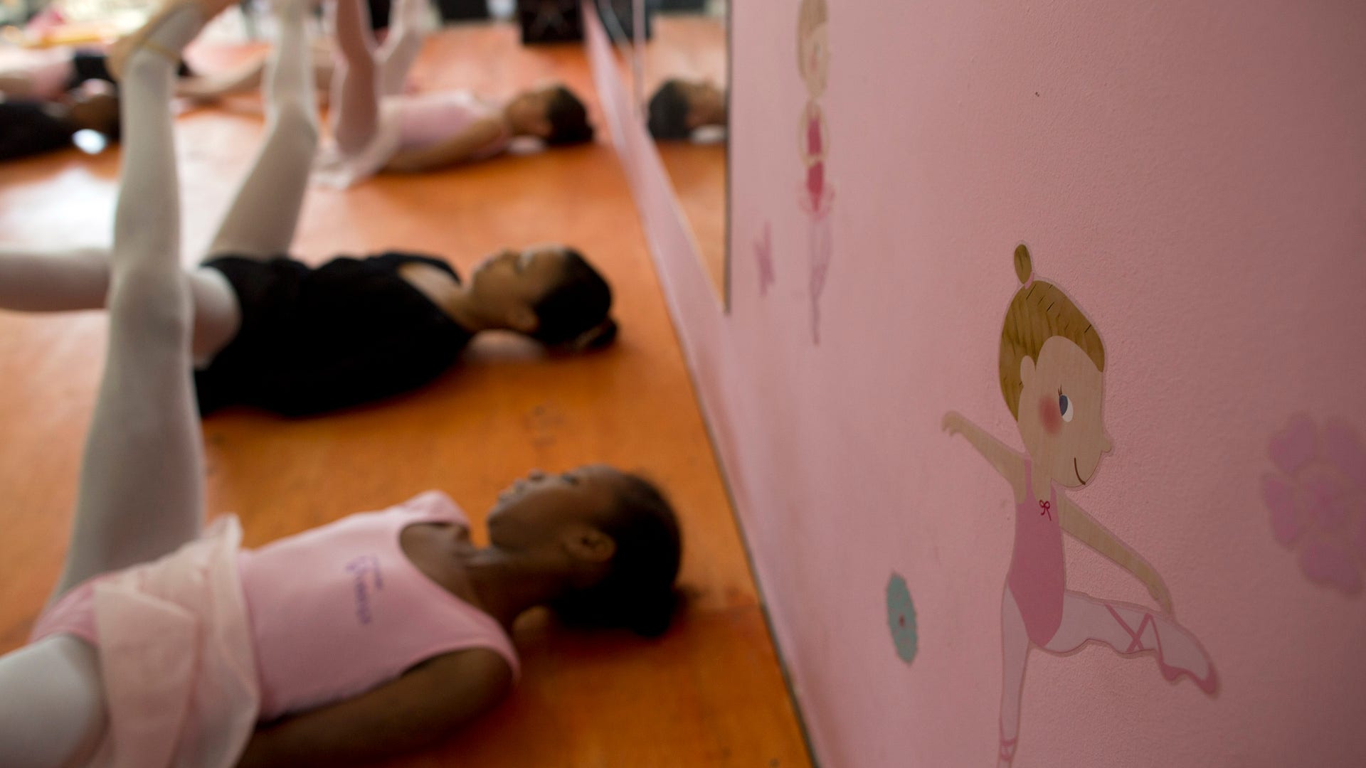 Brazil_Favela_Ballet_Vros__7_