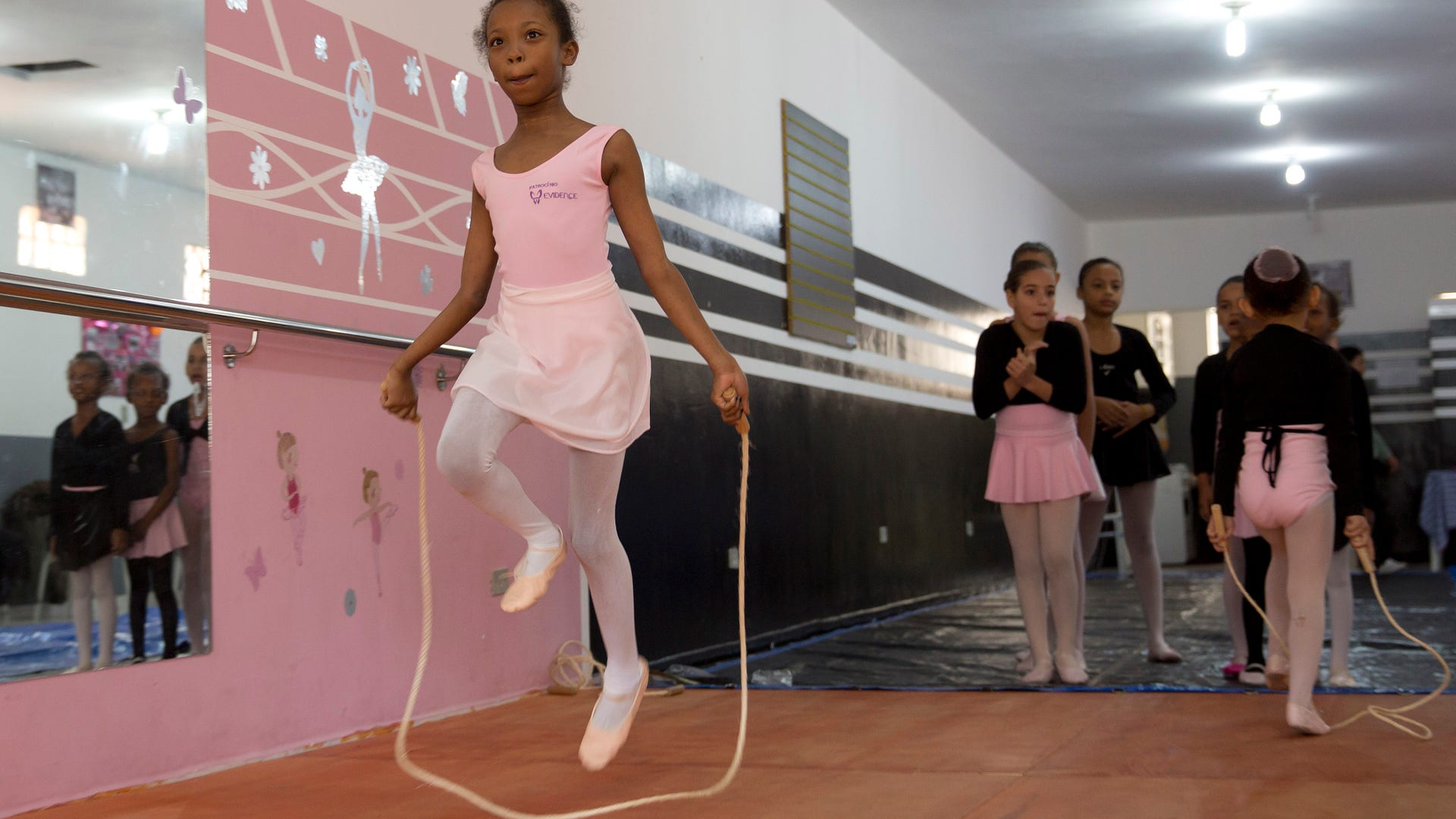 Brazil_Favela_Ballet_Vros