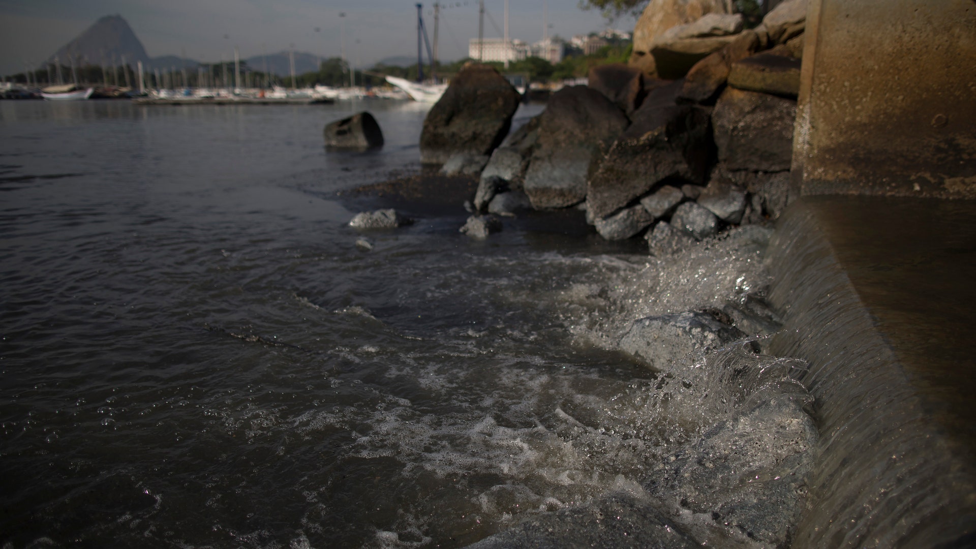 Brazil_Filthy_Water_Vros__4_